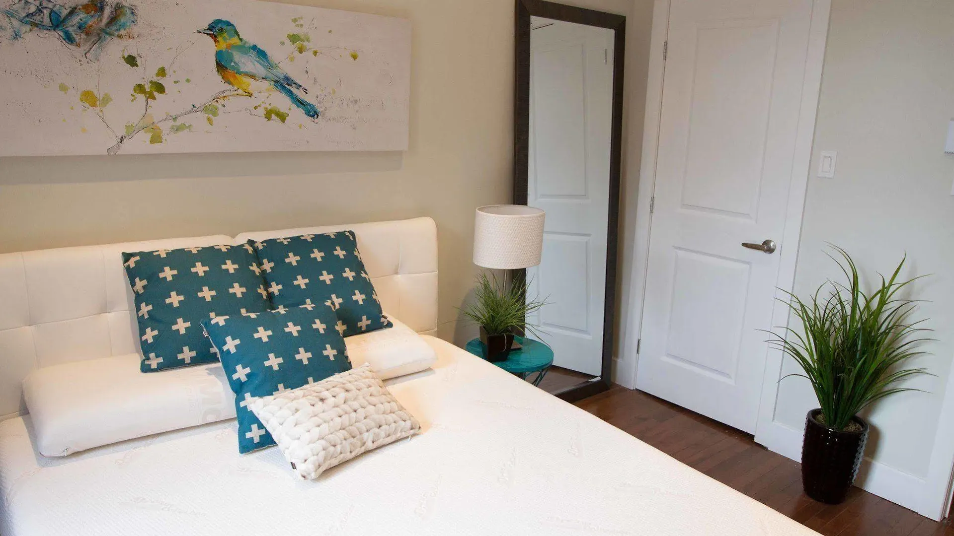 Mtlvacationrentals - The Fabfour Montreal 0*,  Canada